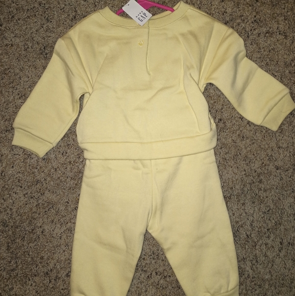 Baby Gap Sweat suit - Picture 3 of 3